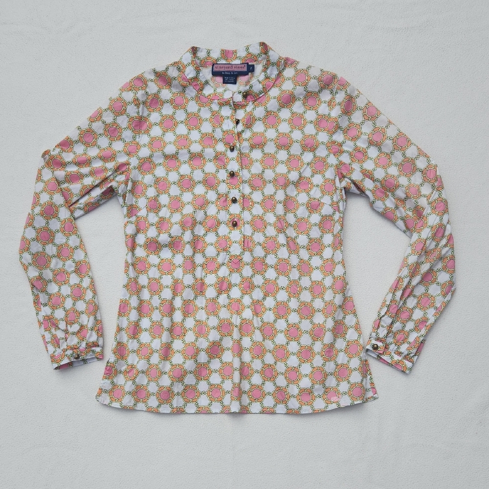 ​Vineyard Vines Chain Link Print Button-Front Top - Size 2